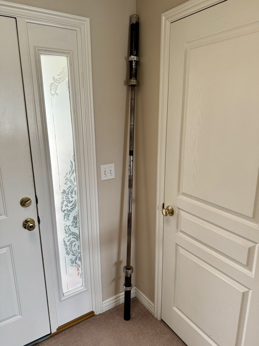 7ft 45lb Olympic Barbell with Collars