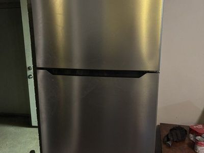 Conservator CRM162TD 18 Cu.Ft. Top Freezer Refrigerator-Freezer in Stainless Steel