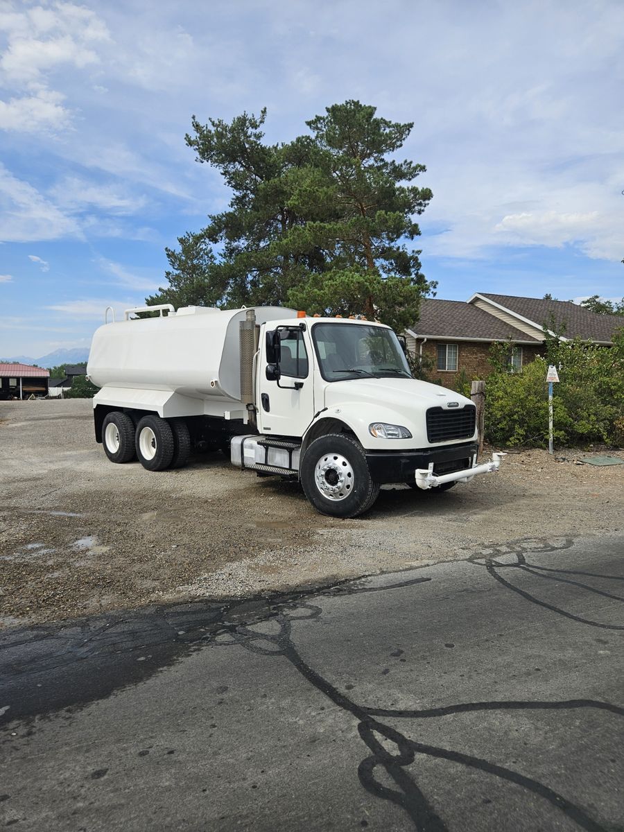 Freightliner Water Truck 4000 Gallon tank
