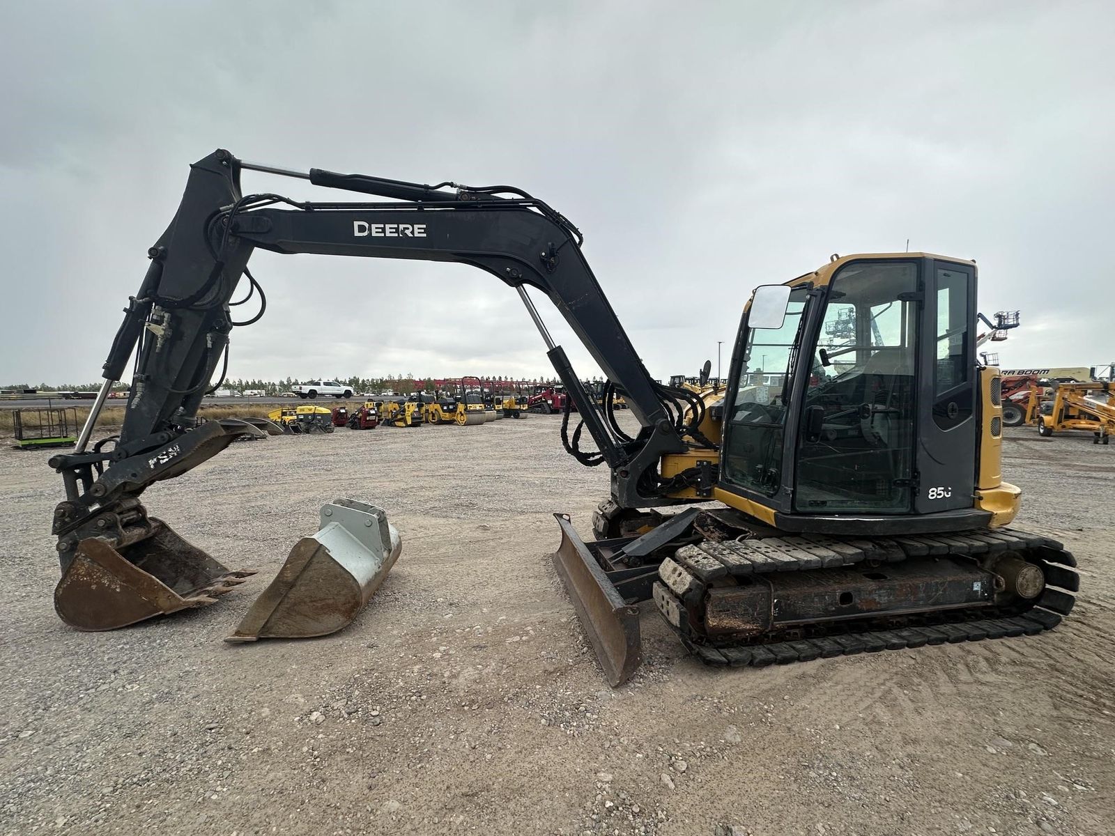 2021 DEERE 85G Excavator