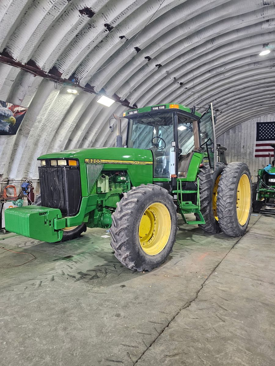 John Deere 8200