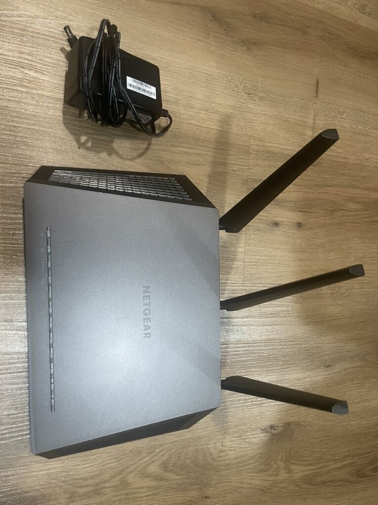 NETGEAR Nighthawk Wi-Fi Router (R7000)