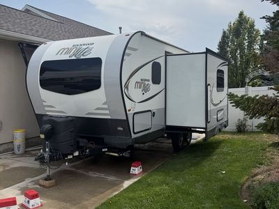 2020 Rockwood Mini Lite 2104S – Pristine Condition