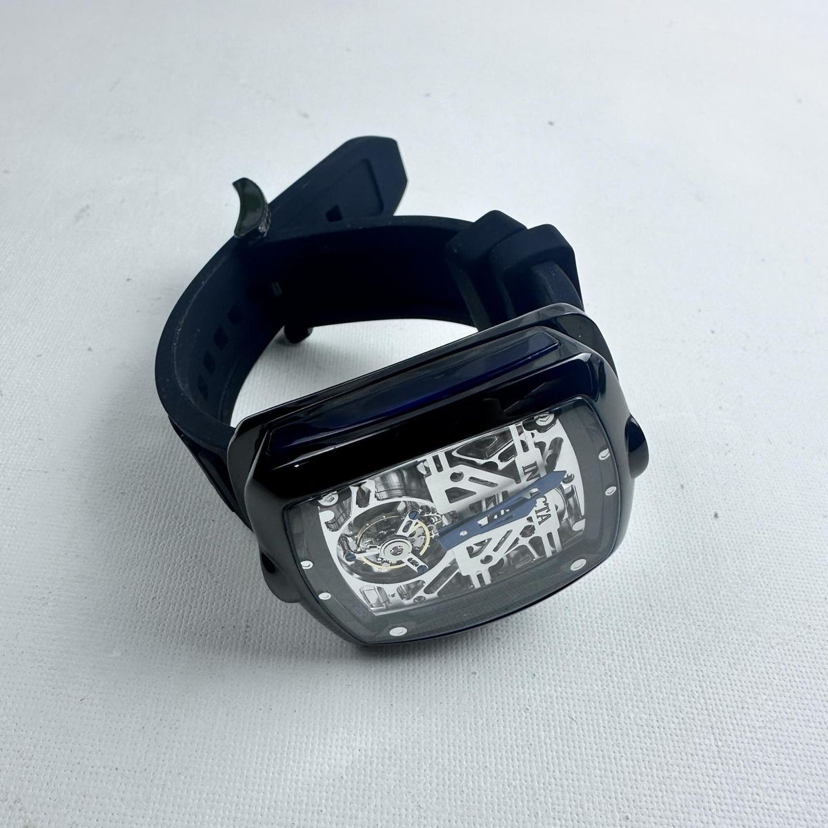 Main image 6