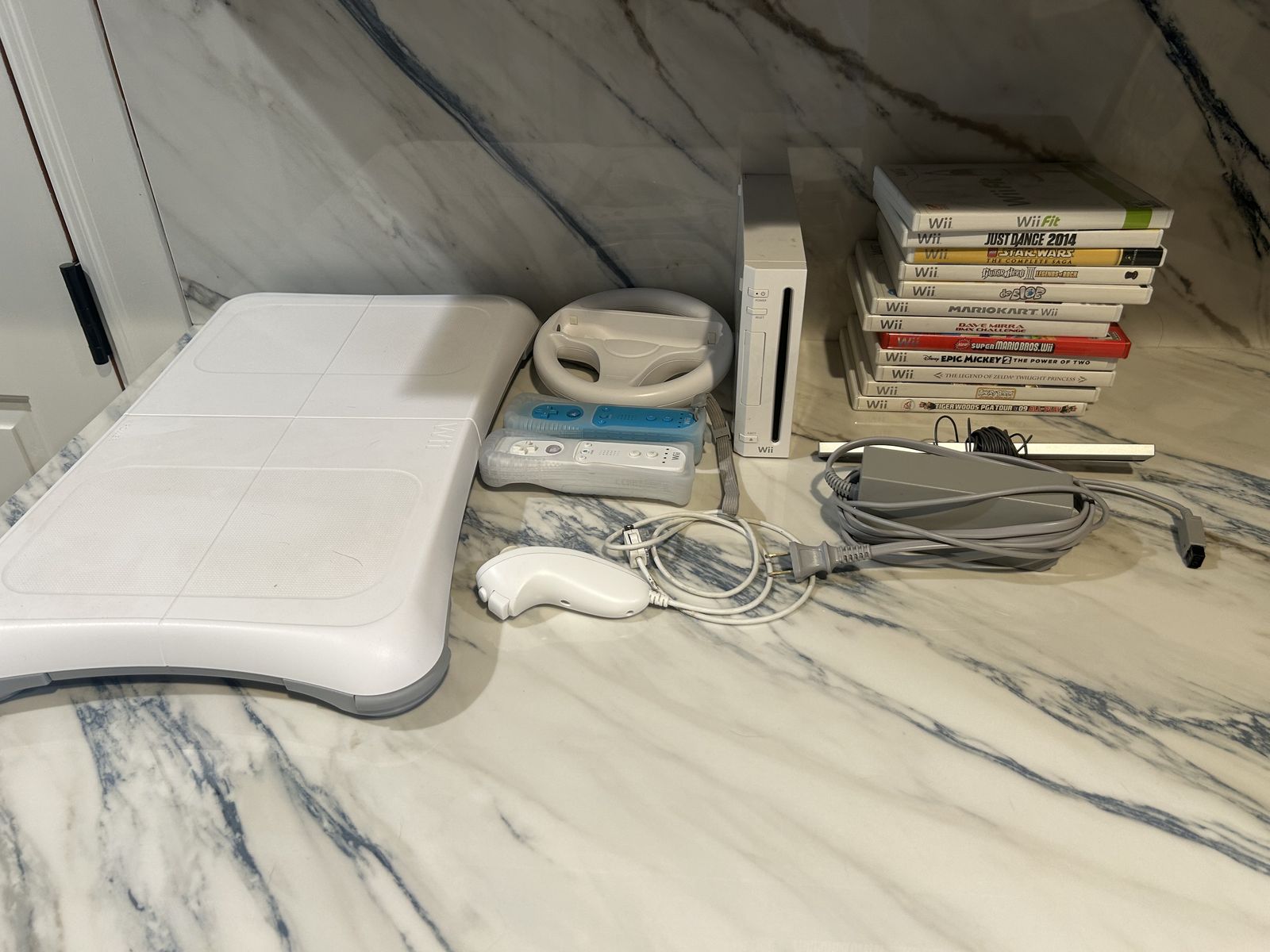 Wii bundle--everything you see included