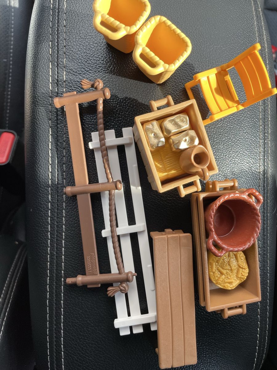 Playmobil miscellaneous pieces gold pitcher bench baskets etc