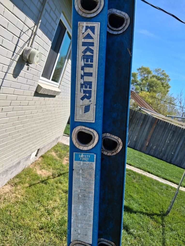 Keller 24 ft Fiberglass Extension Ladder, Type 1A, 300lb Duty Rating, Blue/Silver