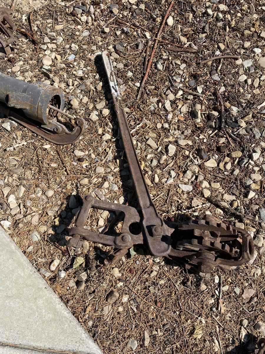 Vintage Cast Iron Hand Pump & Fence Stretcher Farm Tools Lot