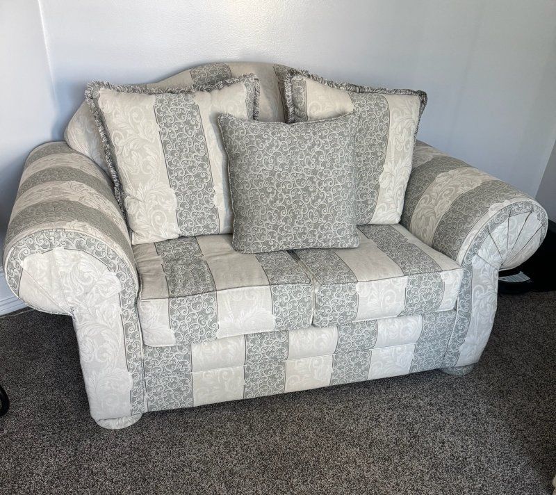 Elegant Striped & Patterned Loveseat Sofa with Throw Pillows - Off-White & Gray Fabric