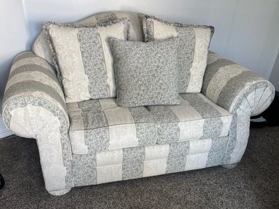 Elegant Striped & Patterned Loveseat Sofa with Throw Pillows - Off-White & Gray Fabric