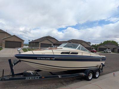 Champion boat cruiser with cabin