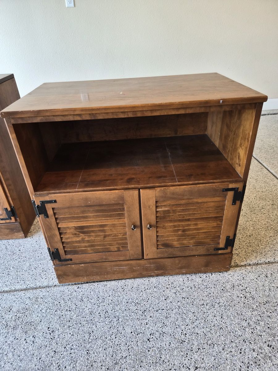 Ethan Allen Heirloom Nutmeg Media cabinet