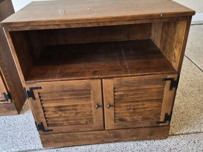 Ethan Allen Heirloom Nutmeg Media cabinet