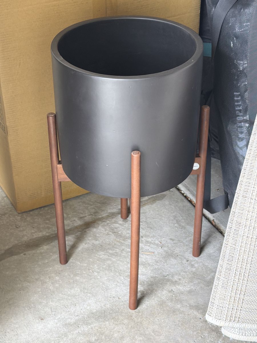 Sturdy modern ceramic black planter pot