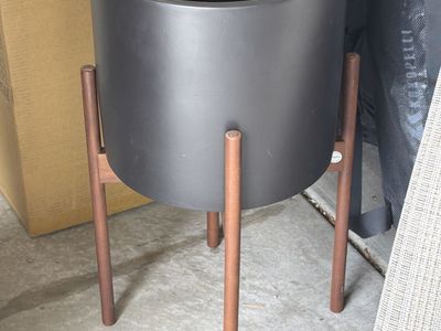 Sturdy modern ceramic black planter pot