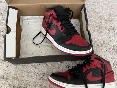 Nike Air Jordan 1 Mid Bred Men's Basketball Shoes Black/Red, men’s size 7.5