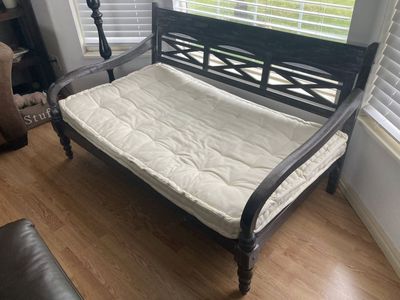 Beautiful 2 toned wood daybed w cushion