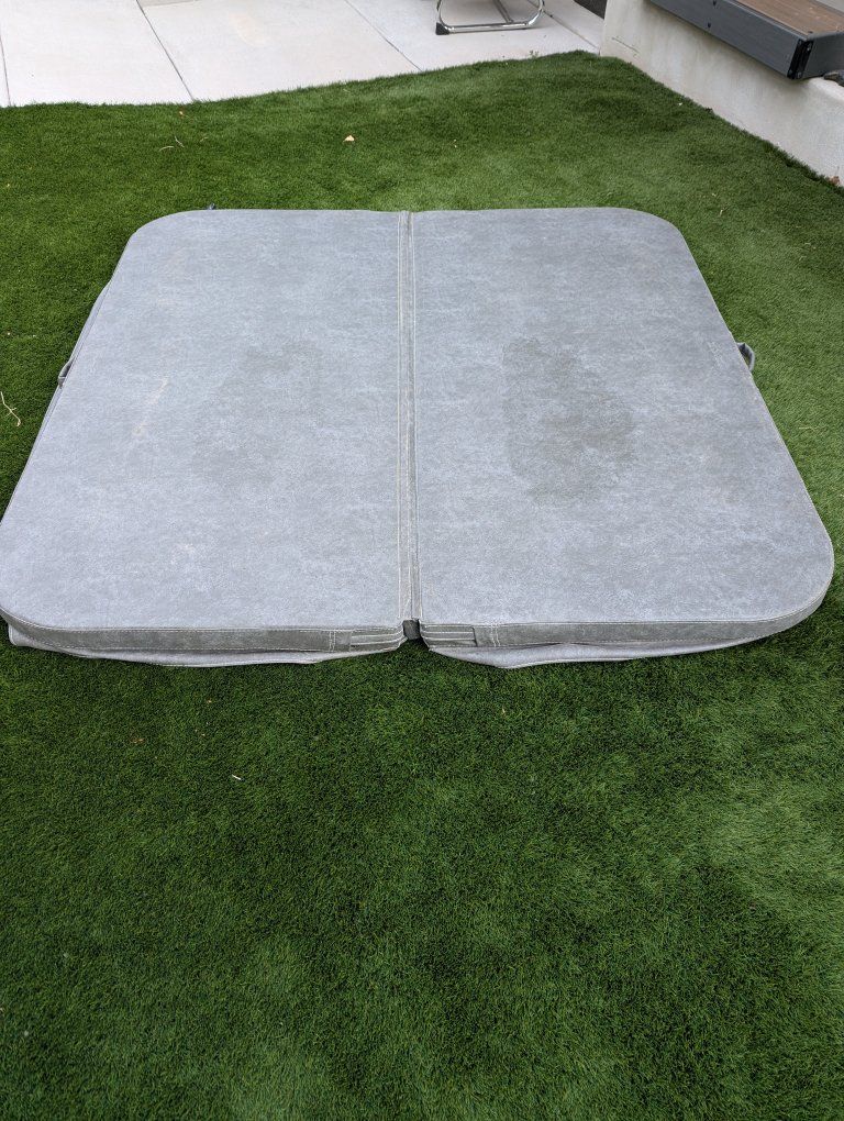 Grey Folding Hot Tub / Spa Replacement Cover with Safety Straps 6'