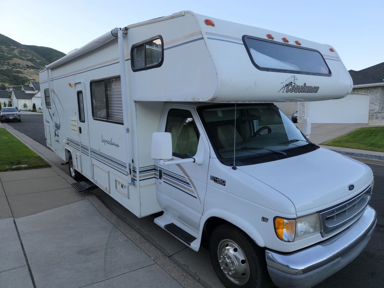 36k miles 2000 Coachmen Leprechaun