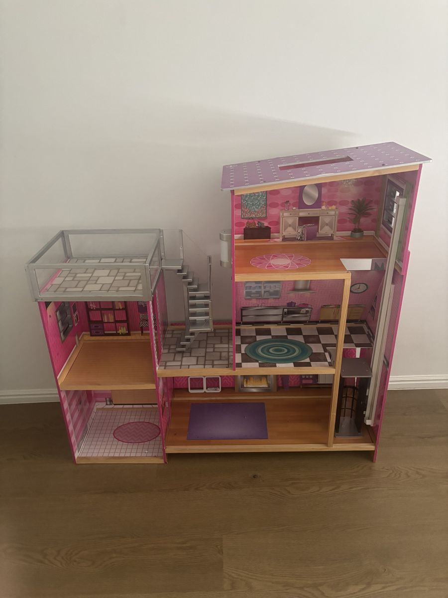 Large Doll House And Accessories