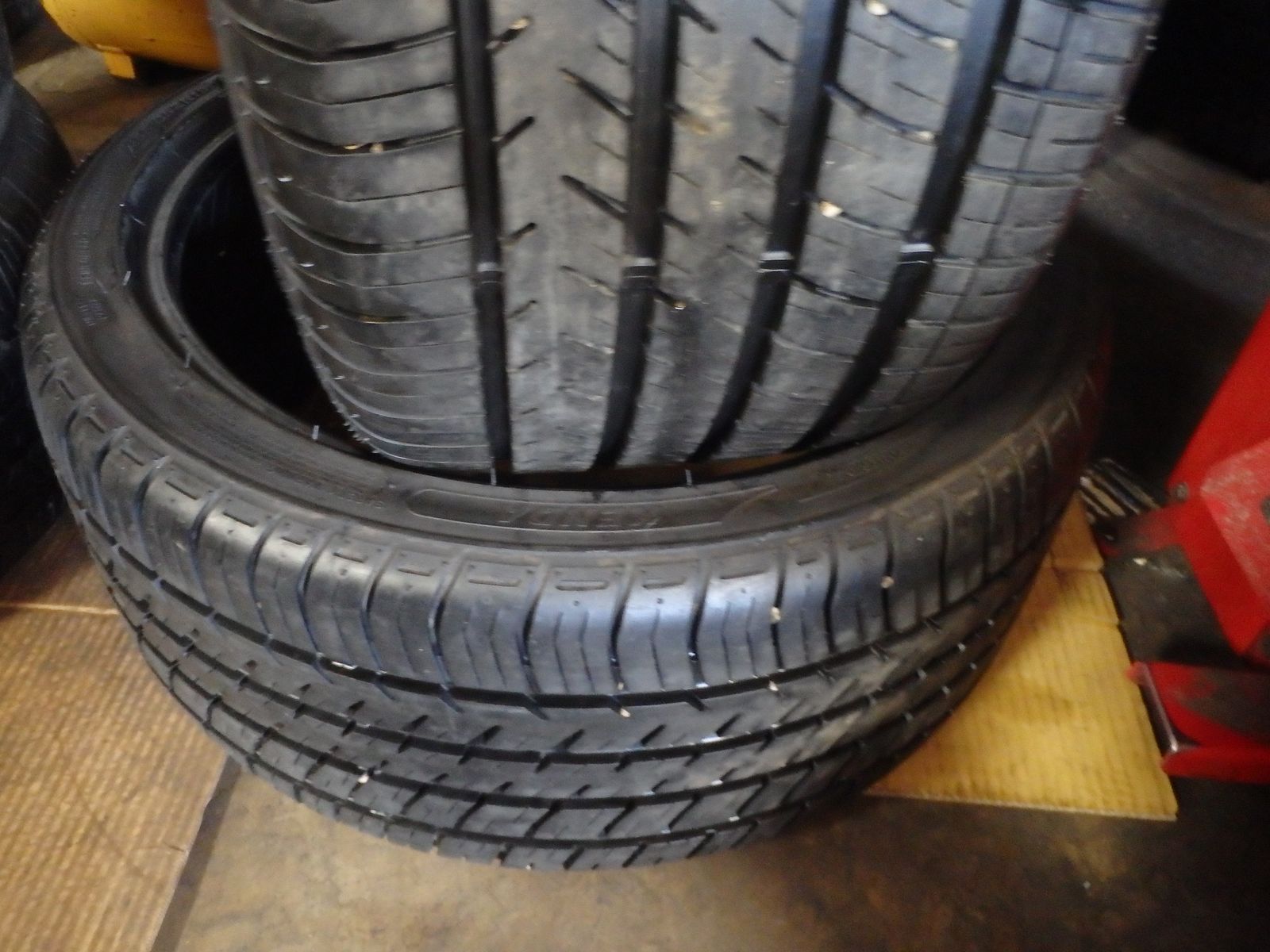 255/35R19 KENDA VEDZA A/S PAIR OF TWO USED TIRES