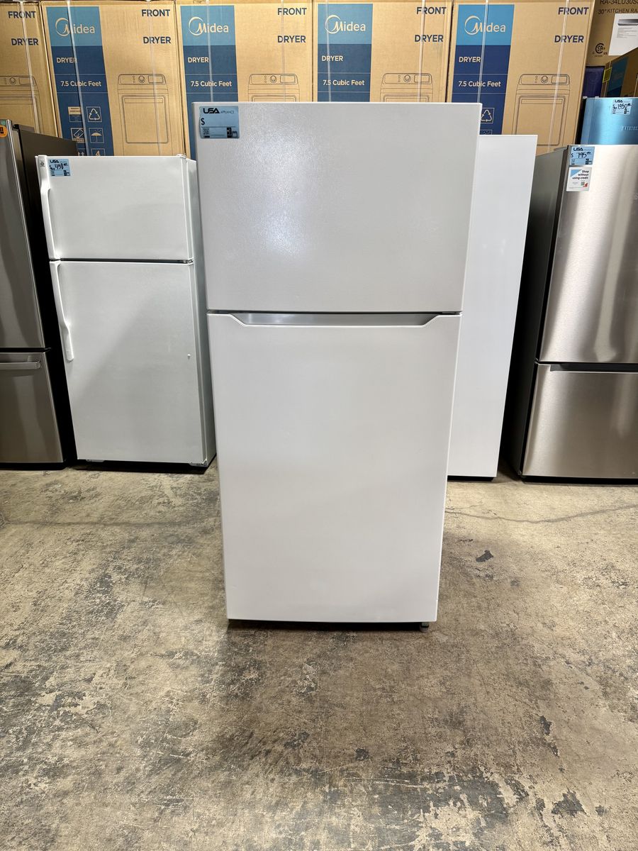 APARTMENT SIZE REFRIGERATOR
