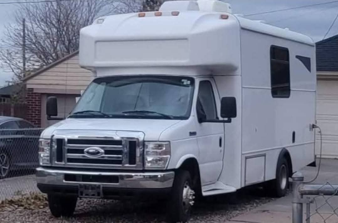 2008 Ford E450 Super Duty Cutaway
