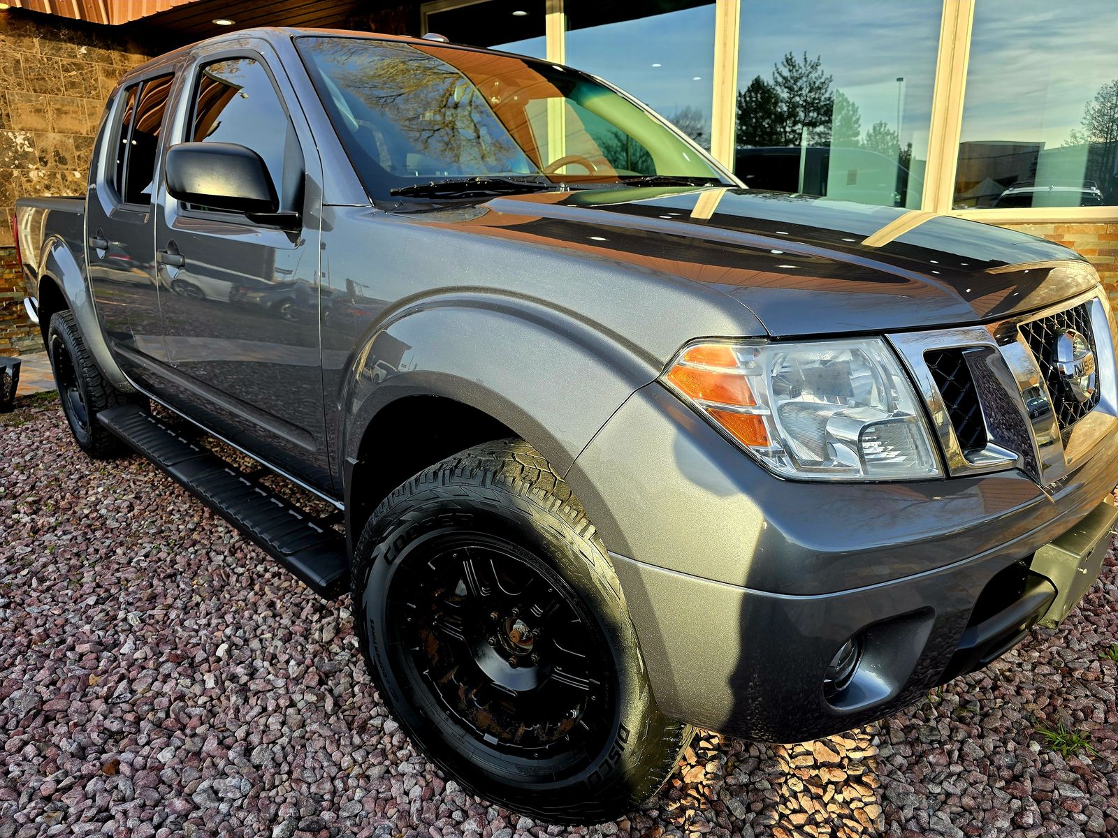 2017 NISSAN FRONTIER SV