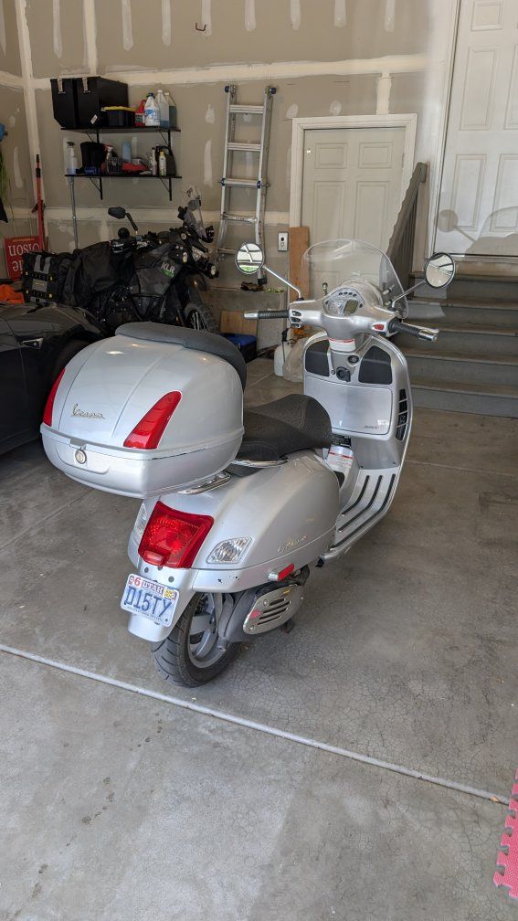 2008 Vespa GTS 250ie Scooter - Good Condition, Low Miles, Top Case Included