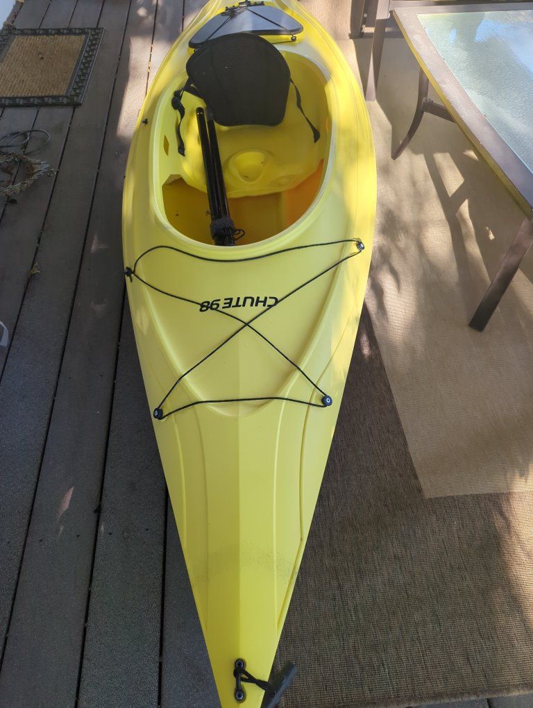 9' 8" chute 98 yellow kayak