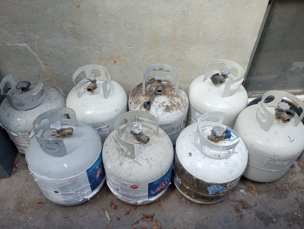 propane tanks 