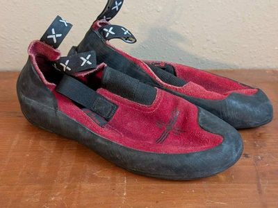 Size 8 men's climbing shoes