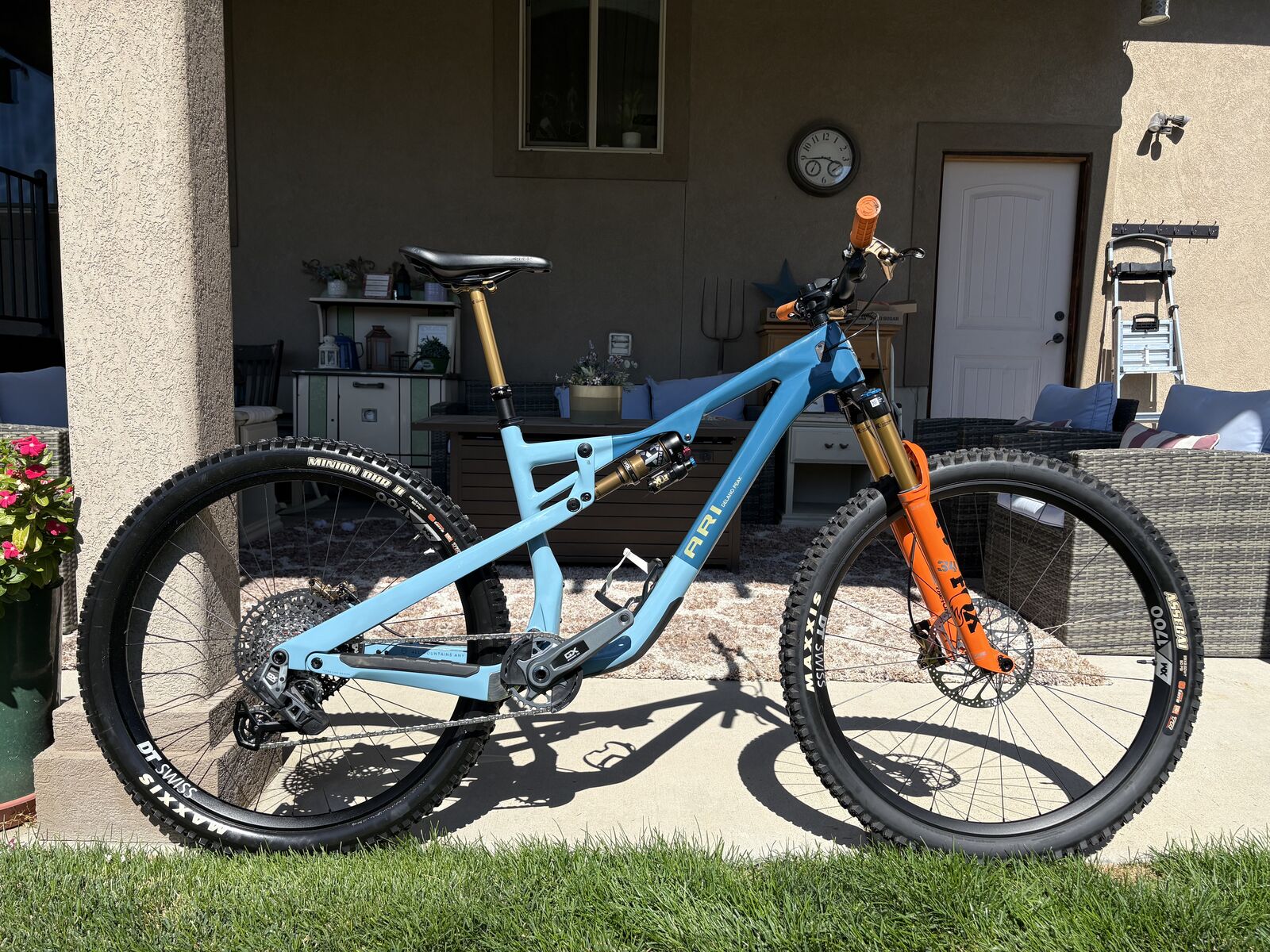 Ari Delano Peak Pro, Large, Twin Lake Blue