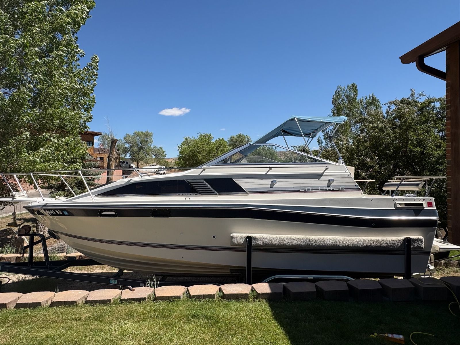 1986 Bayliner Cabin Cruiser LOW HOURS