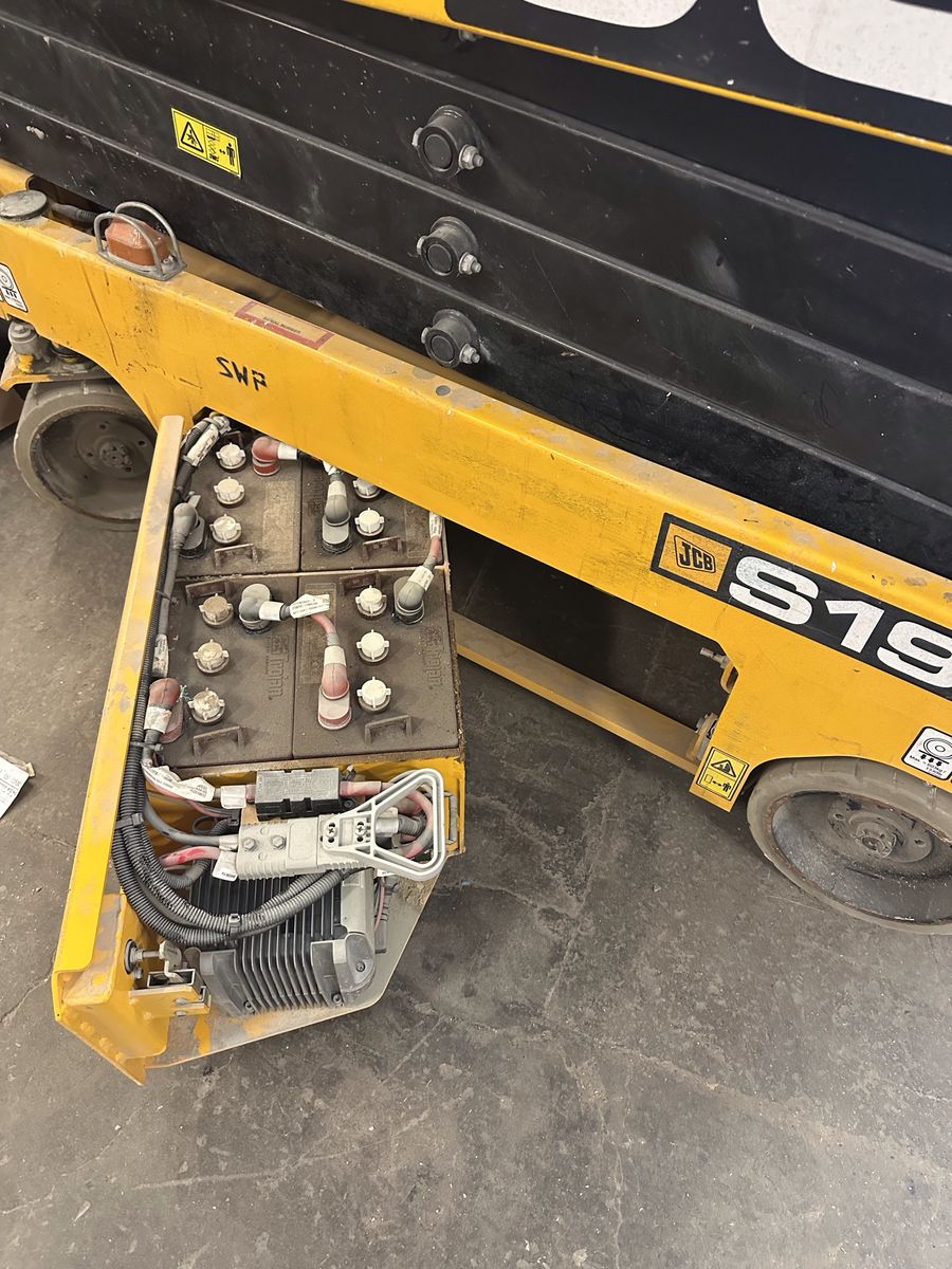 JCB S1930E Electric Scissor Lift Man Lift - Industrial Work Platform
