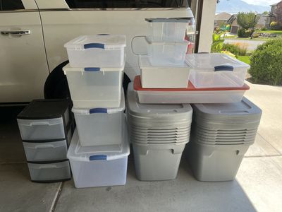 Plastic storage bins with lids