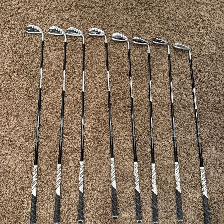 Golf clubs. TaylorMade Qi iron set 4-PW +AW