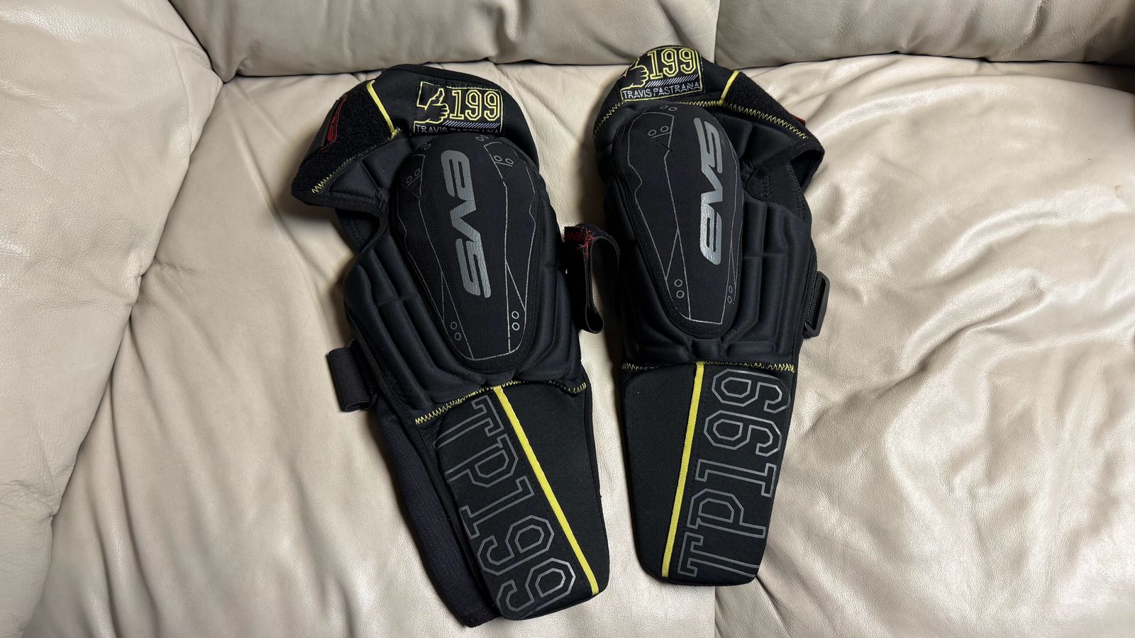 EVS TP199 dirtbike knee/shin guards size Large/ Xtra Large