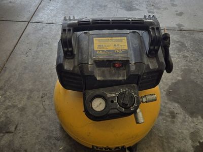 dewalt pancake compressor