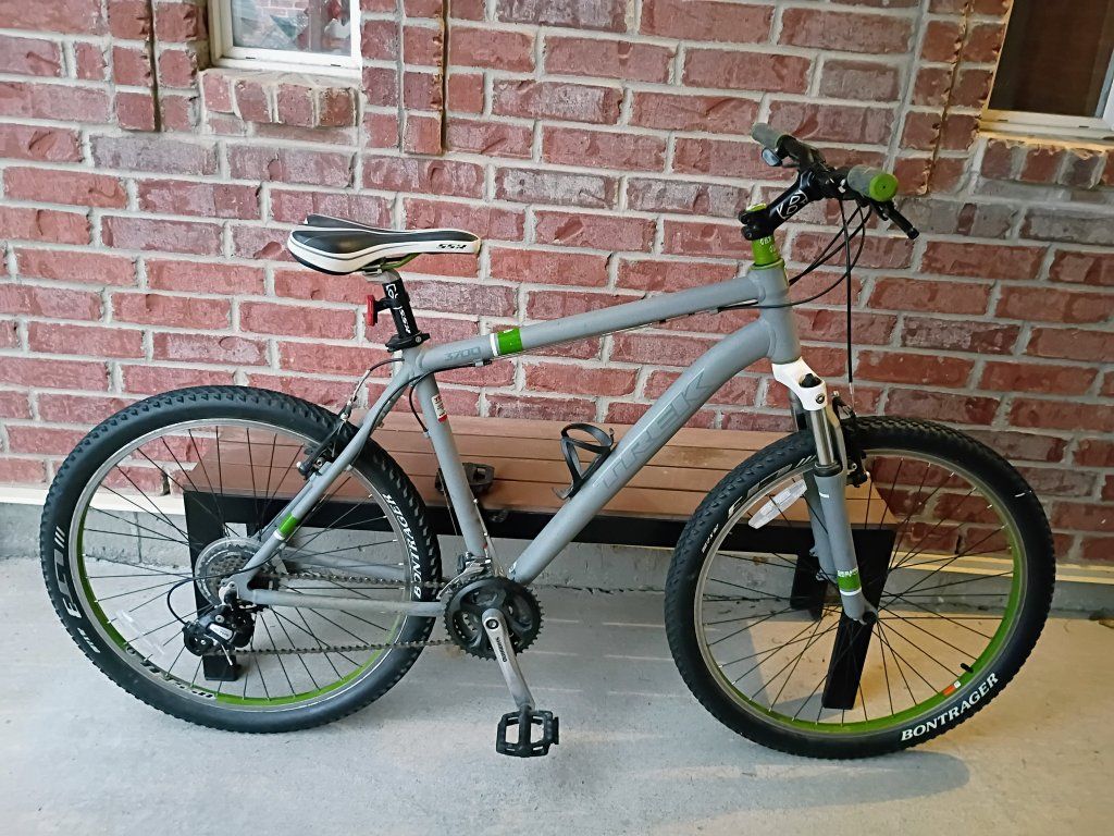 Like new great cond. 19' large 26 wheel sz Trek 3700 Mountain Bike Gray/Green Shimano Altus Drivetrain Bontrager SSR Saddle $100