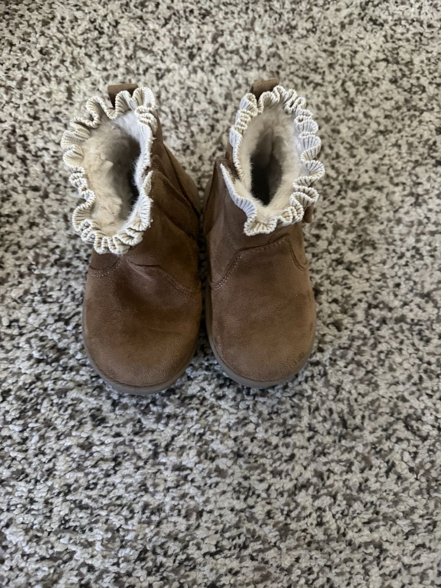 Girls Brown Faux Suede Boots with Ruffled Trim & Bow Detail - Toddler Size 6