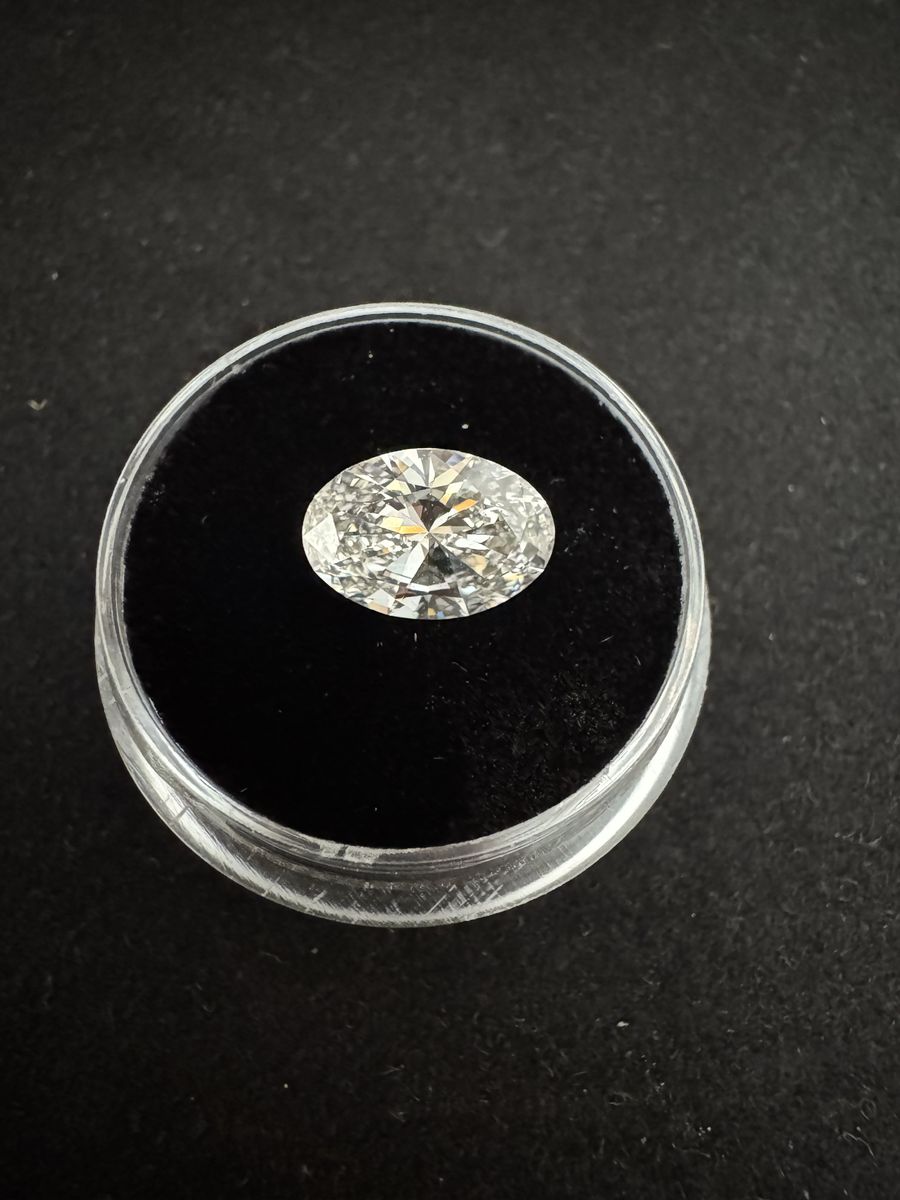 1.85 Carat -F Color - VS1 Clarify - IGI Certified Oval Lab-Grown Diamond