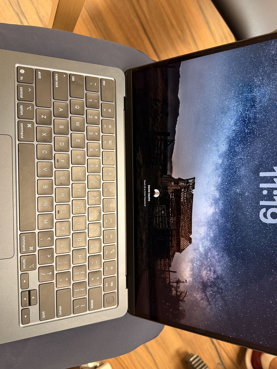 MacBook Air M4 - 1TB SSD / 16GB RAM - Excellent Condition
