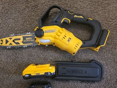 DEWALT 20V MAX XR 8in. Pruning Chainsaw Kit w/ 3Ah Battery & Charger