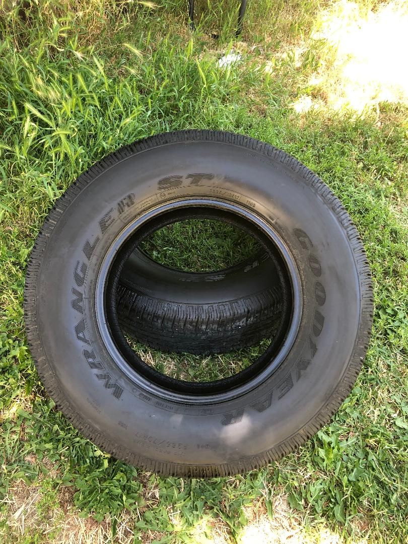 Tires Goodyear 265-70- R17 Wrangler ST