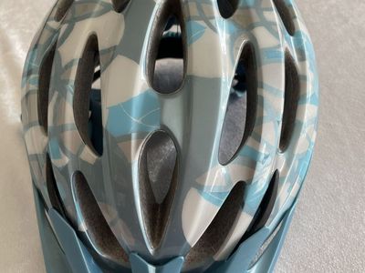 Giro Cycling Helmet Blue White Pattern with Visor lightly used like new! size small