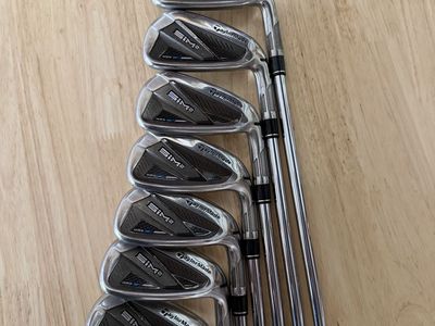 TaylorMade Sim 2 Max Irons 5-PW, AW Stiff