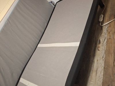 Mattress firm twin adjustable base. Head and knee raise. Lifetime warranty was purchased as well.