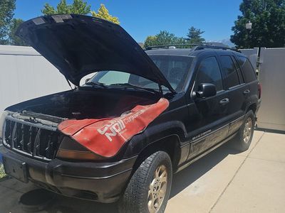 For sale; Project vehicle; or parts; 2000 Jeep Grand Cherokee Laredo with a 4.0L In line 6 Cylinder