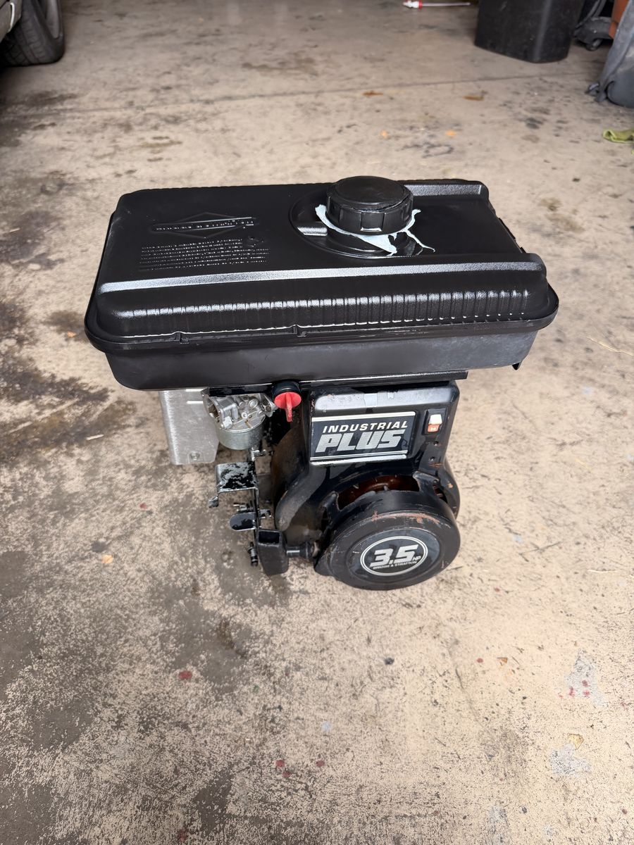 Briggs & Stratton Industrial Plus 3.5 HP aerator Gas Engine